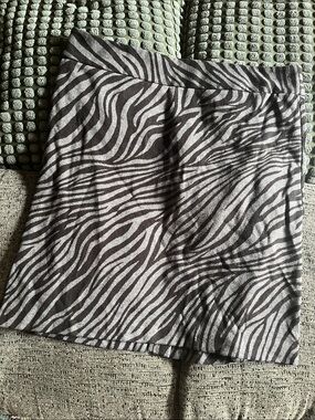 Studio Works Black and Gray Zebra Print Skirt